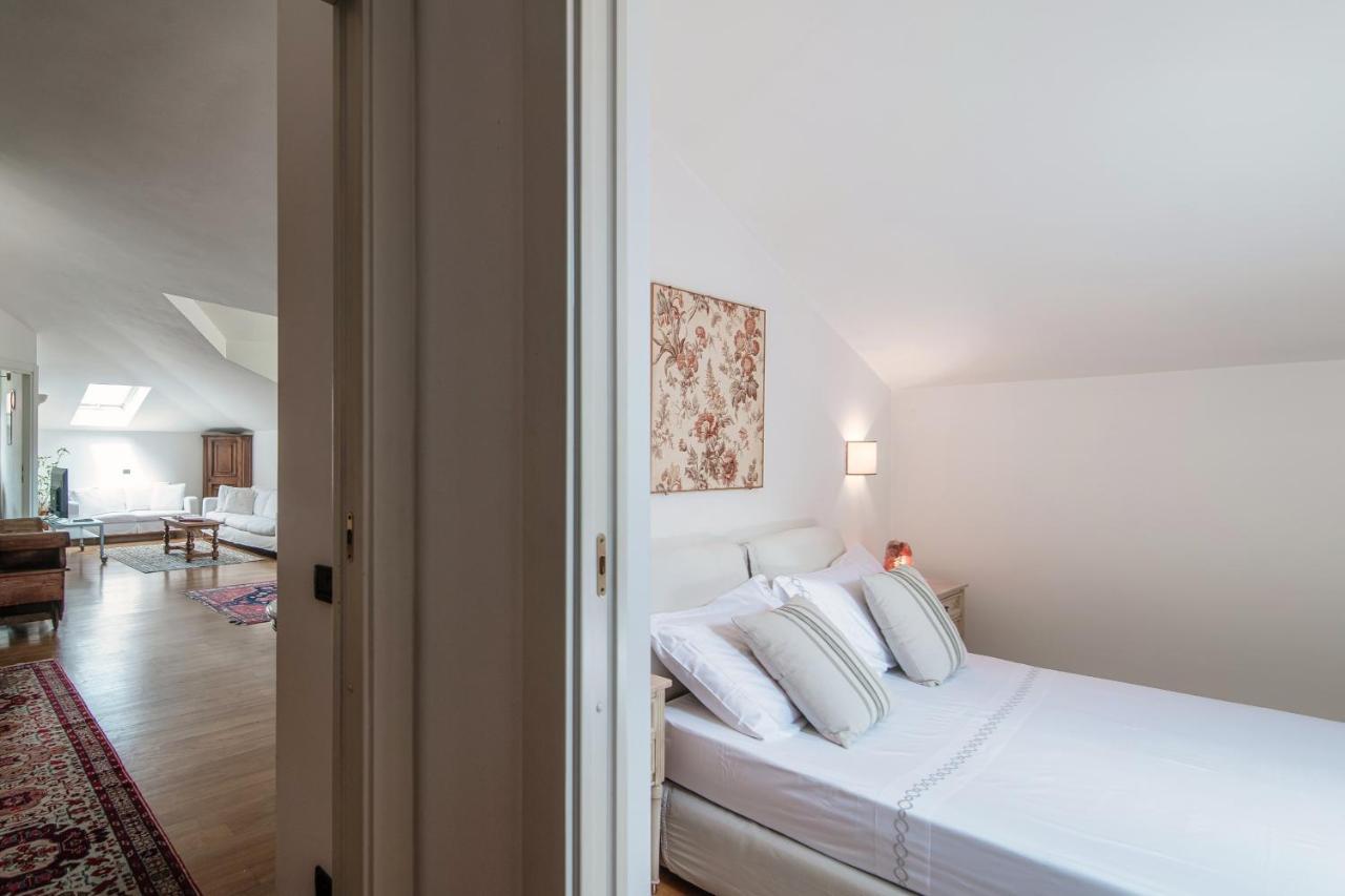 I D'A Charming Penthouse - Lake View- Como- House-130 Mt-2 Double Bedrooms And 2 Double Bathrooms A Spacious Living Room-Full Equipped Kitchen-Private Garden And Terrace-Private Covered Parking Екстер'єр фото