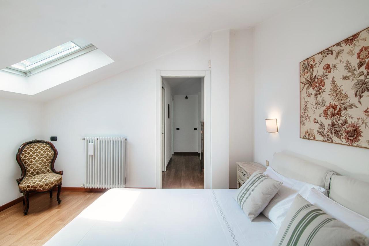 I D'A Charming Penthouse - Lake View- Como- House-130 Mt-2 Double Bedrooms And 2 Double Bathrooms A Spacious Living Room-Full Equipped Kitchen-Private Garden And Terrace-Private Covered Parking Екстер'єр фото