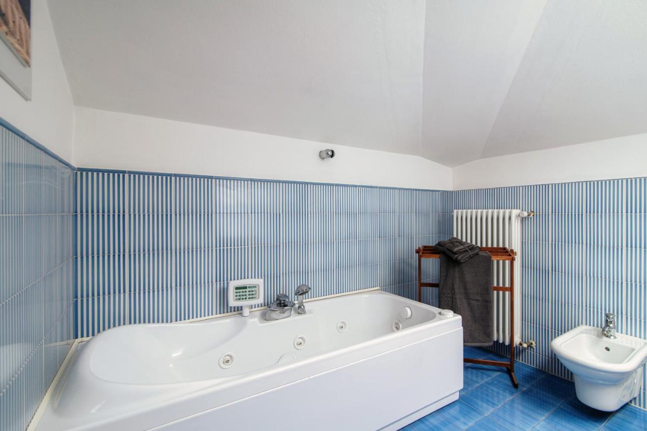 I D'A Charming Penthouse - Lake View- Como- House-130 Mt-2 Double Bedrooms And 2 Double Bathrooms A Spacious Living Room-Full Equipped Kitchen-Private Garden And Terrace-Private Covered Parking Екстер'єр фото